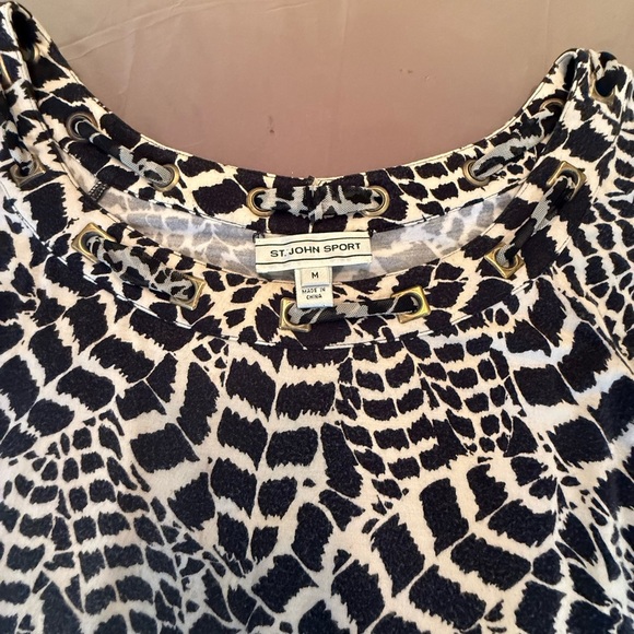 St John Graphic Animal Print 3/4 Black/White TopSize Medium MSRP $345 - Picture 4 of 10